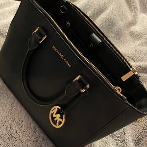 !!! ON SALE !!! Used, good condition Michael Kors bag Authentic